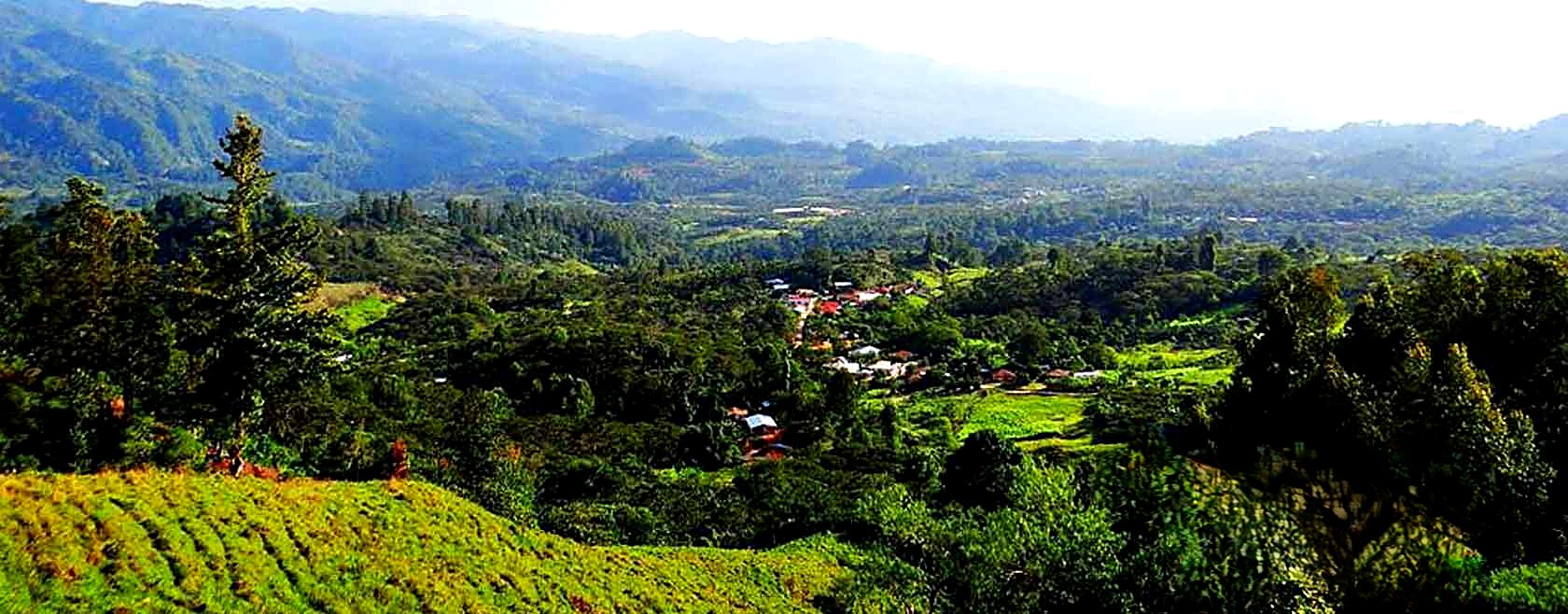 Vista panorámica del valle de la Aldea Capucas, San Pedro Copán, Honduras